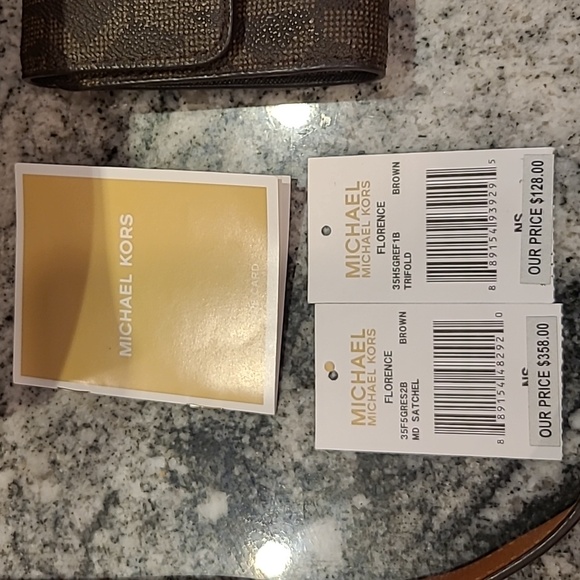 Michael Kors Authentic Florence Bag & matching Wallet (like new) - Picture 4 of 15